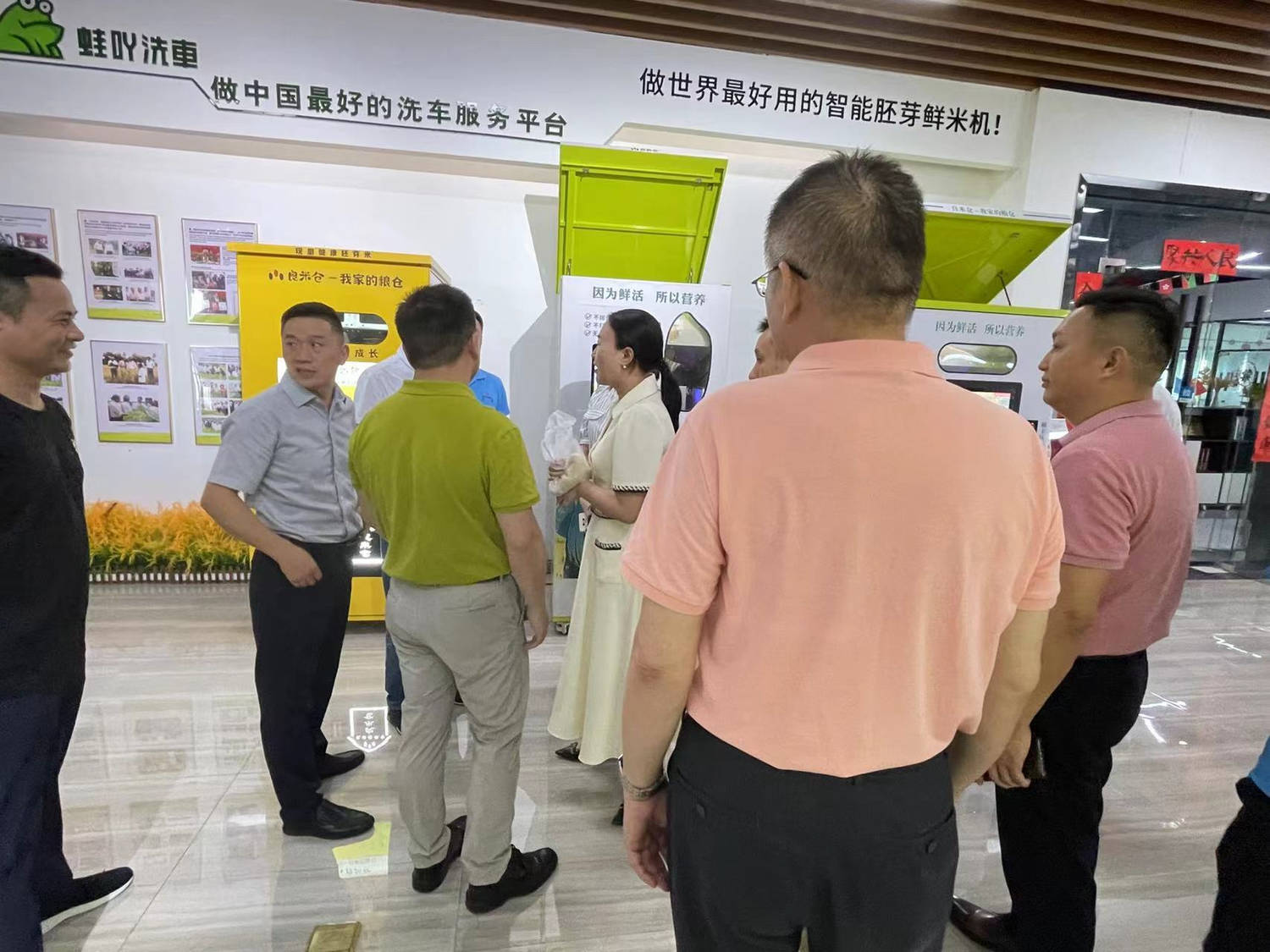 东吉良米仓智能碾米机